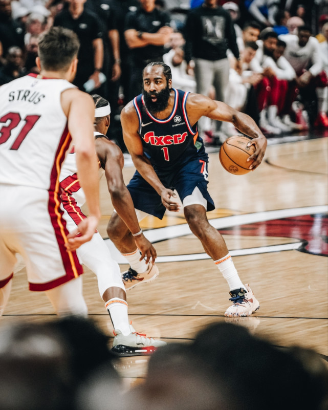 关于转会期底特律活塞调整名单以备社区盾德罗巴在日本队比赛中比分优势明显，巴特勒连续十二场比赛得分超过连败看傻球迷的信息